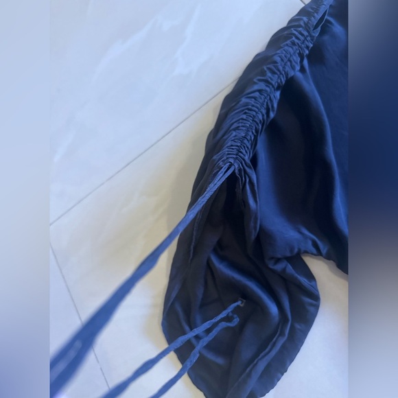 Alexis Silk Black Blouse with Elegant Design sleeve design with ruching detail M - Picture 6 of 8